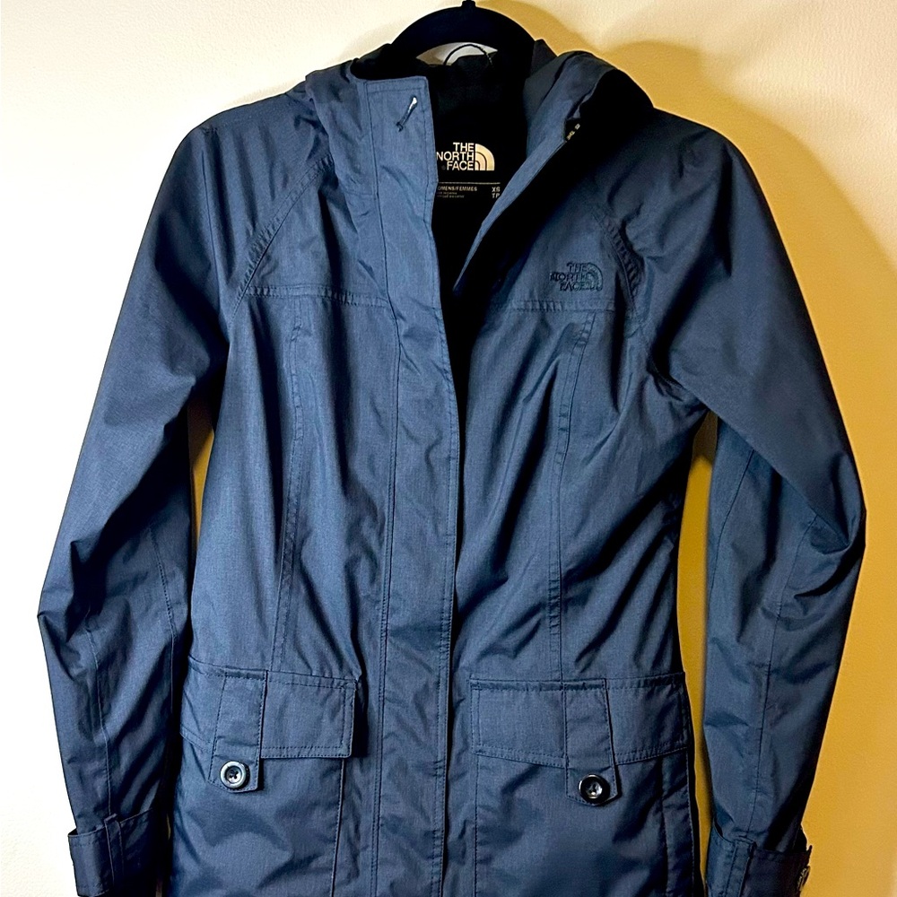 XS Northface Rain Coat, black tailor fit